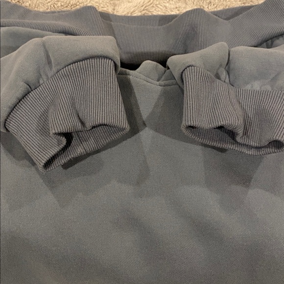 Comfrt travel essential hoodie - Picture 6 of 7